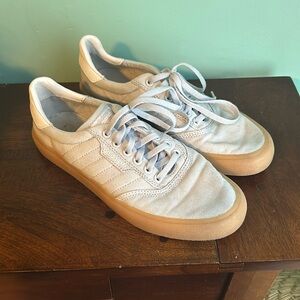 Men’s Adidas Sneakers 7.5